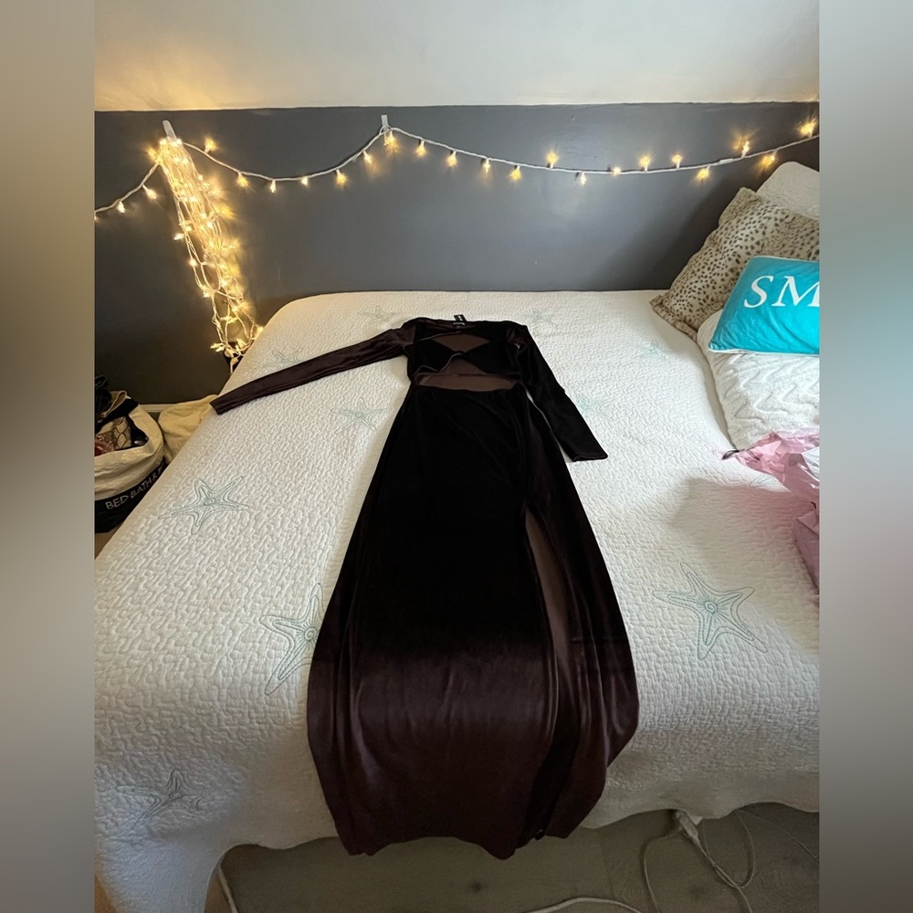 PrettyLittleThing Maxi Velvet Dress